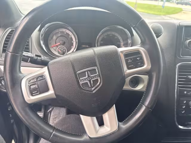 2015 Dodge Grand Caravan - 2C4RDGBG1FR517840 - Image #16
